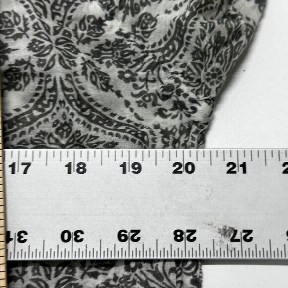 ROXY Top Size L Gray White Paisley 100% Cotton Sheer Scoop Neck Boho Chic STAIN - Picture 6 of 9